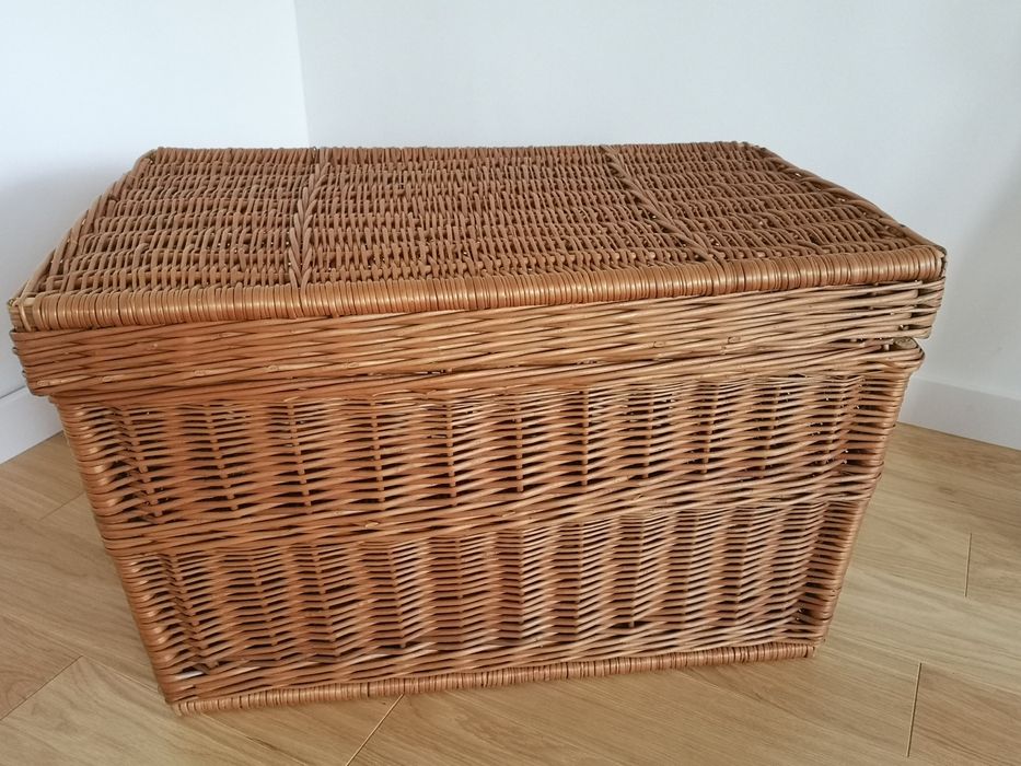 Duży pojemnik wiklinowy