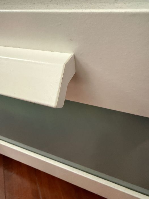 Móvel tv Brimnes branco 120x41x53 + placa de vidro cm otimo estado