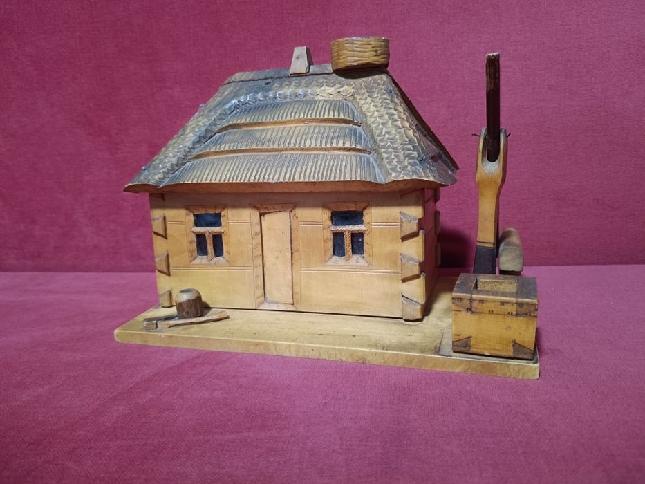 Дерев'яна хатинка