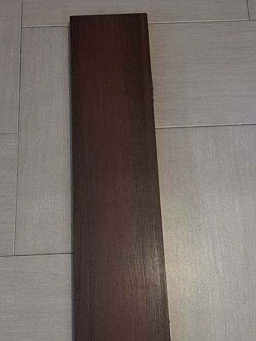 Półka ścienna wykonana przez stolarza