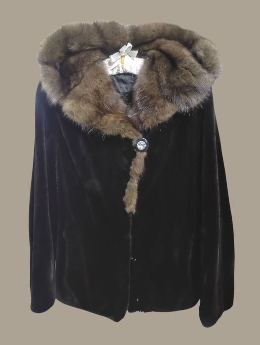 Nafa. в груди 110см. Норковая шуба с капюшоном из соболя. Полушубок
