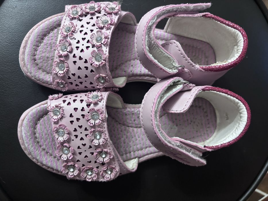 Босоніжки рожеві 28р