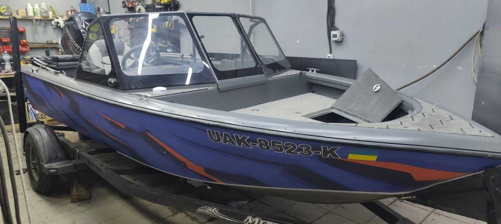 Лодка Crestliner