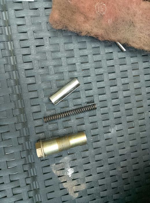 Napinacz BMW. Napinacz łańcucha rozrządu BMW R1100R . Używany sprawny.