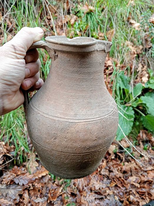 Jarro e travessas de barro tradicional