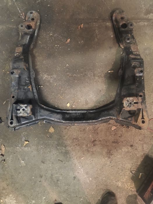 Opel Omega B belka przedniego zawieszenia sanki