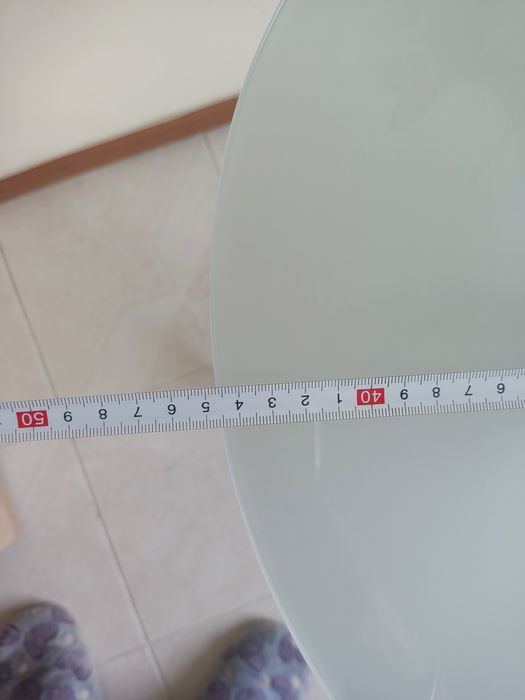 Mesa de apoio com tampo de vidro