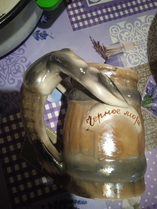 Продам кружку з написами.