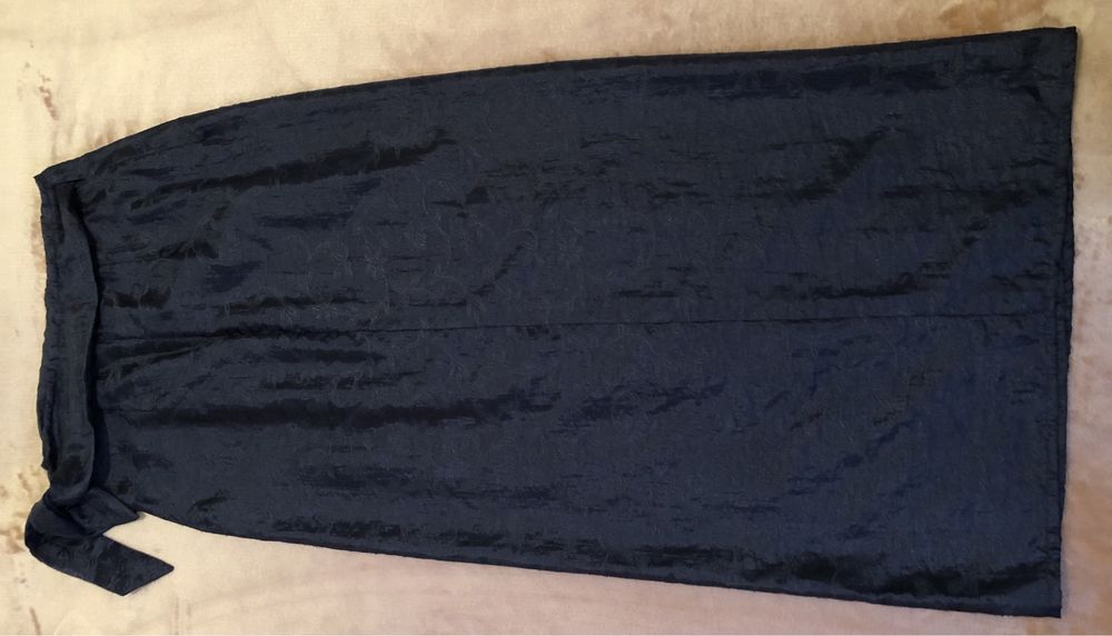 Saia comprida, bordada, azul escura, da Massimo Dutti