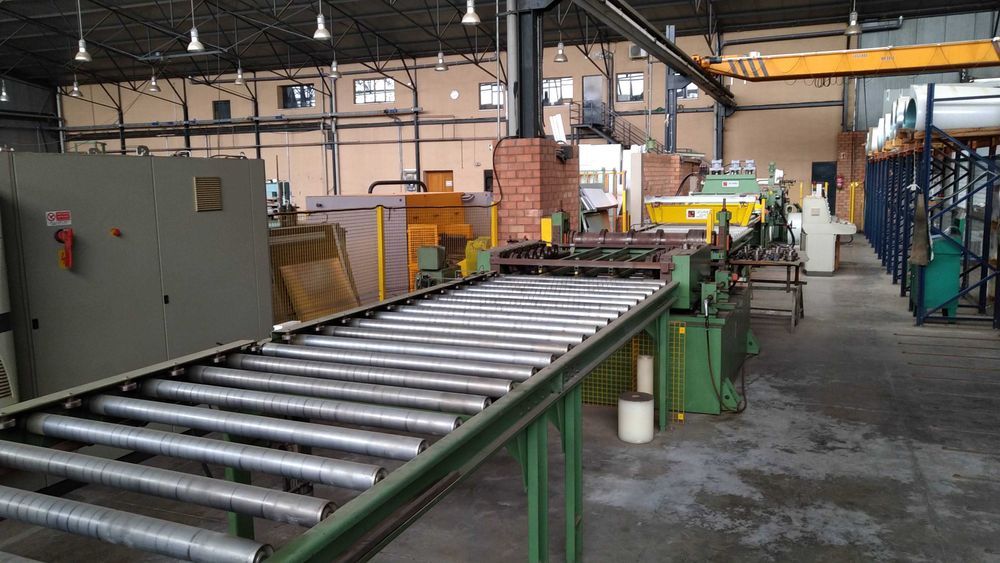 Linha de corte e quinagem de bobines de chapa Gasparini	CM50 - 1300mm