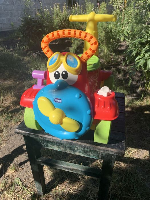 Машинка толокар Chicco