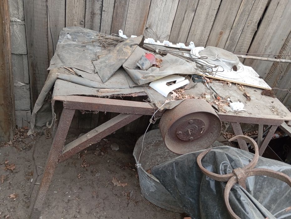 Sprzedam starą krajzegę na pas transmisyjny z silnikiem