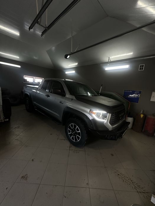 Toyota Tundra 2016 5.7