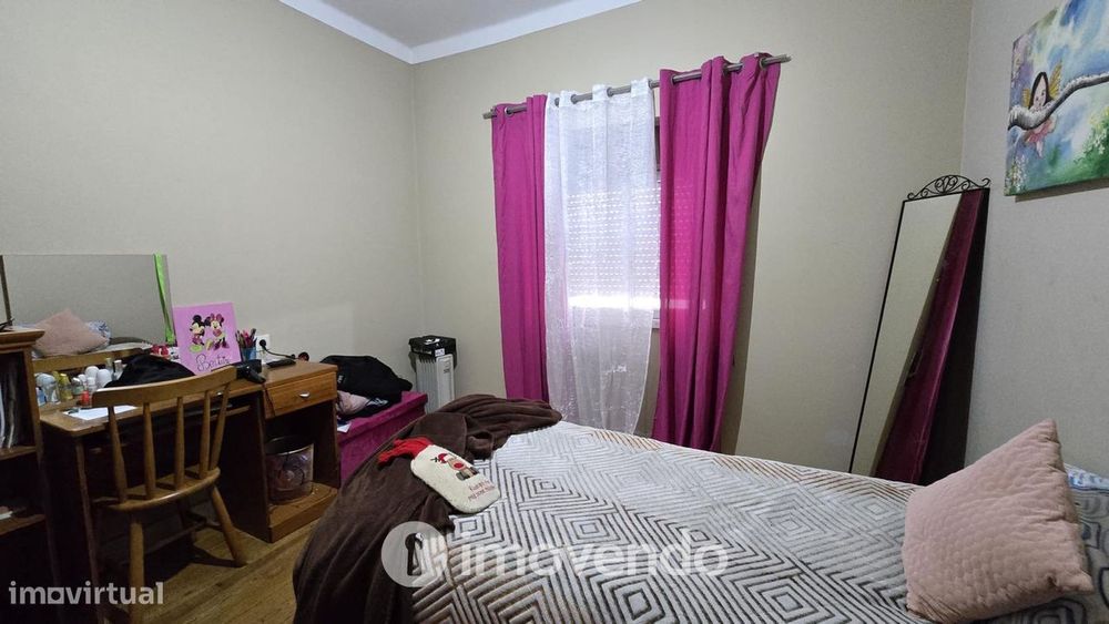 Prédio urbano, com três T4 e garagem, em Asseiceira, Tomar