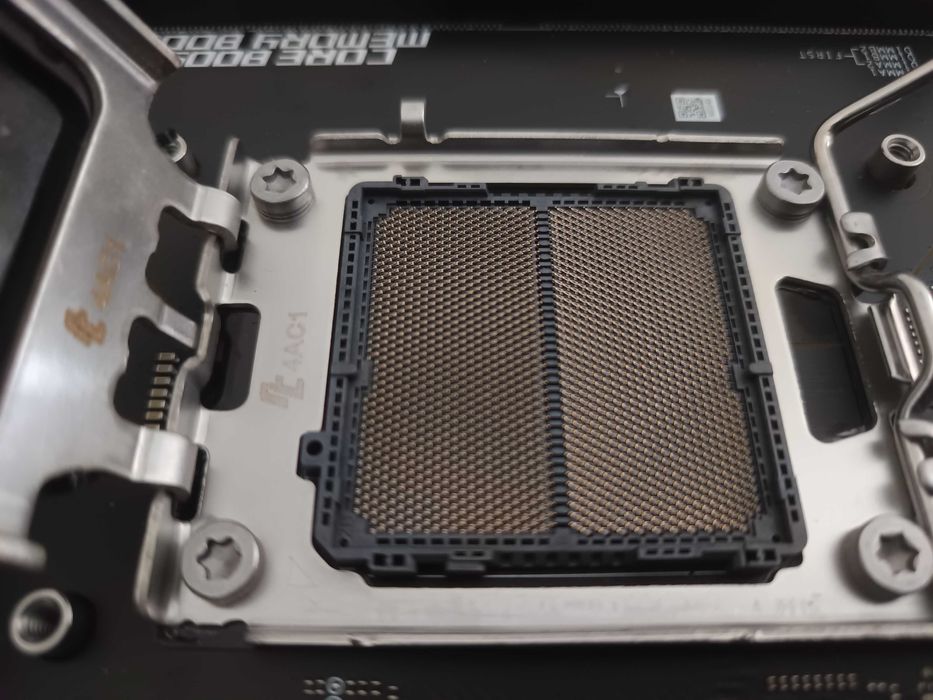 msi b650 gaming plus wifi mais caixa pc