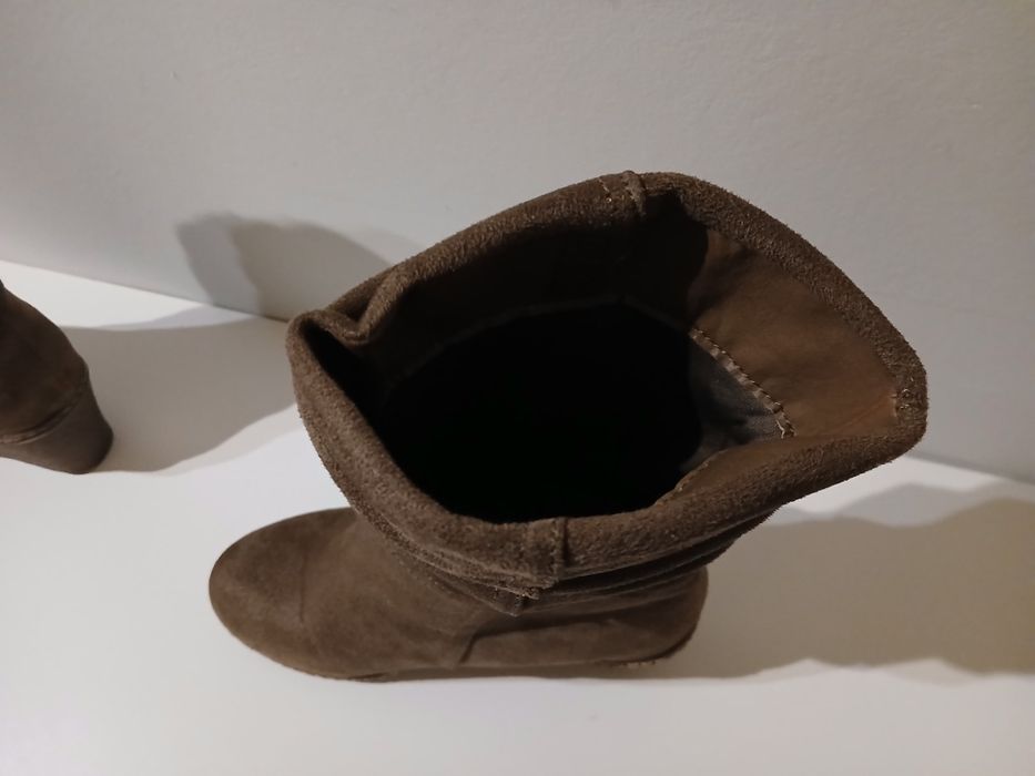 Botas de camurça castanho claro