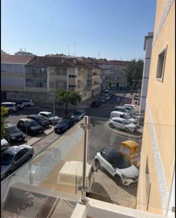 2 quartos Mem Martins 2 de abril