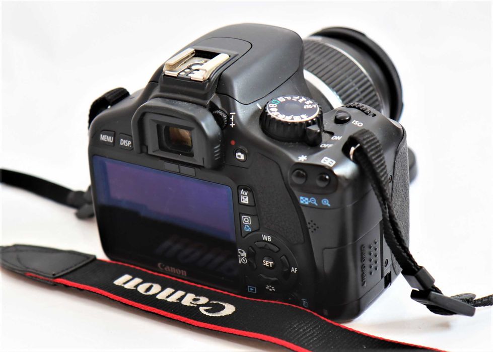 Canon 550D com lente Canon 18-55mm máquina fotográfica digital reflex