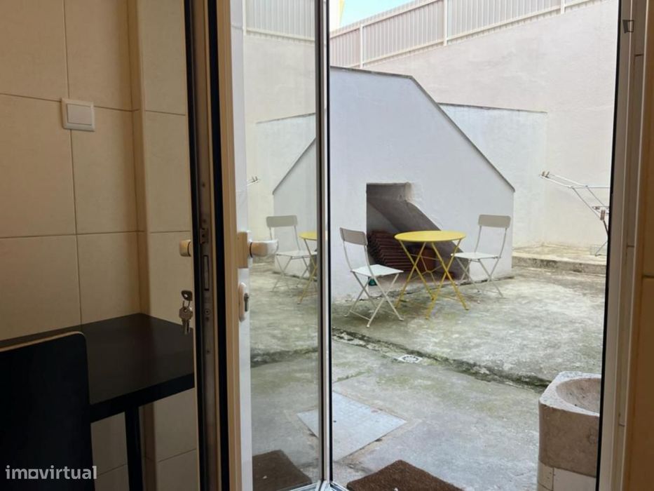 Quarto - localizado em Olaias Lisbon