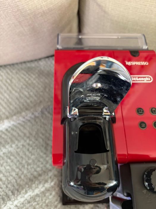 Maquina Delonghi Nespresso Latissima + Passion Red