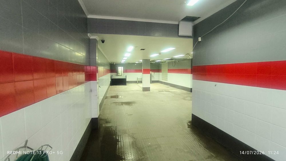 Espaço Comercial e de Serviços com 221 m² | Comércio, Serviços ou Restauração | Garagem para 5 Viaturas