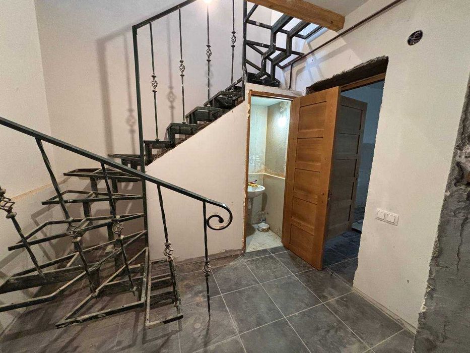 Продаж приміщення 600м². Яремче. Центр. Комунікації. Опалення. Бізнес