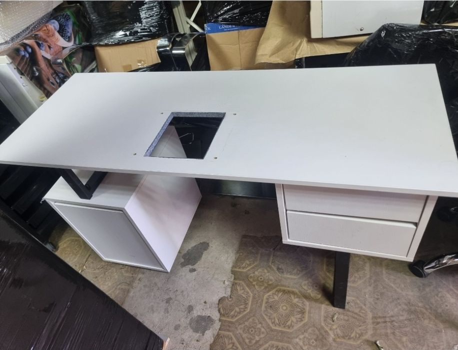 Стіл манікюрний, крісло манікюрне, обладнання для манікюру