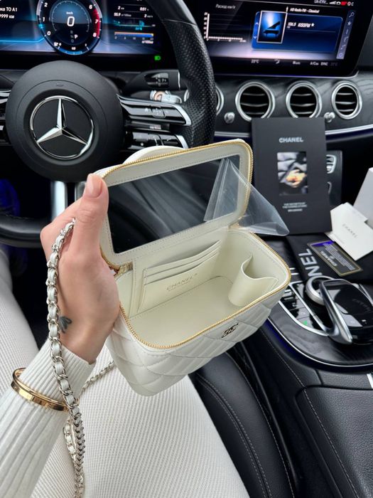 сумка chanel шанель  mini vanity case в білому кольорі