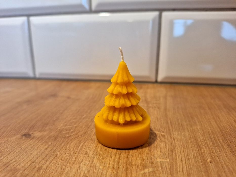 Świeca z wosku pszczelego choinka