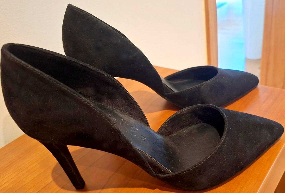 Sapatos de senhora, novos, camurça