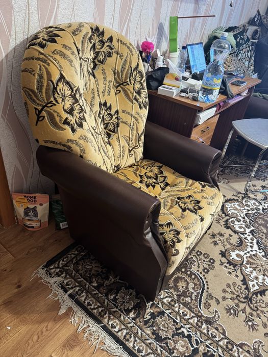 Продам набір диван+2 крісла+2 пуфіка (торг)