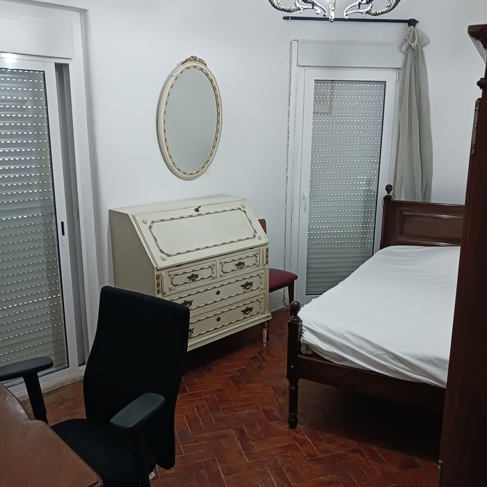 T2 com 3 quartos bem localizado