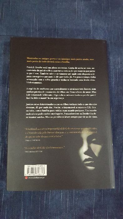 Livro "POR PERTO" de Martina COLE