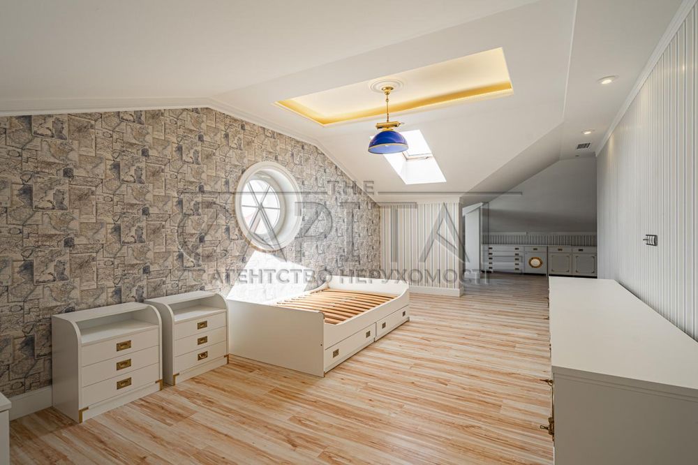 Продаж будинку з басейном, Крюківщина