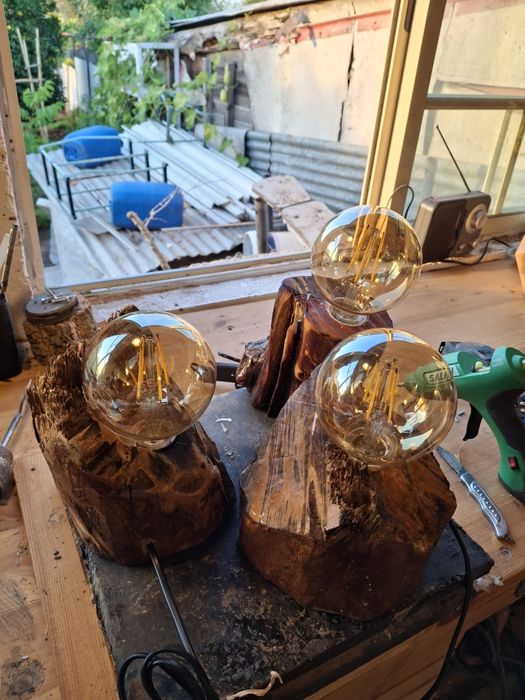 Candeeiros artesanais em madeira