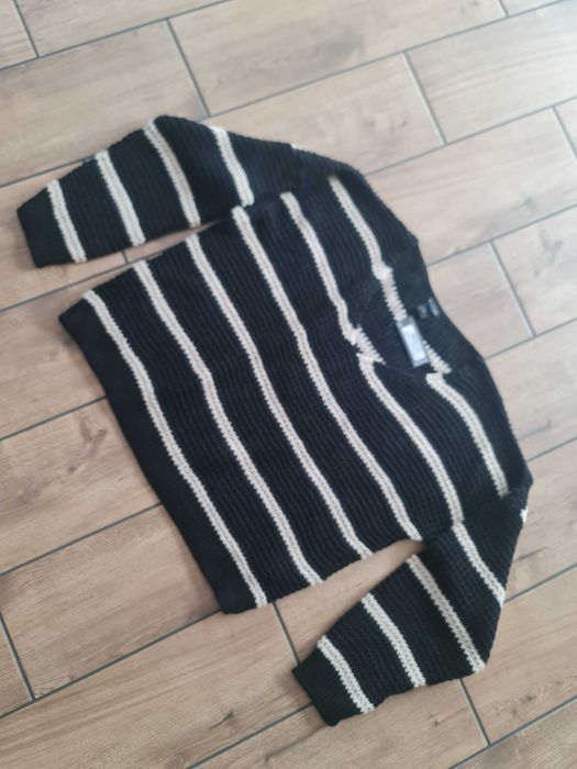 Sweter Boohoo L/XL. Nowy           [249]