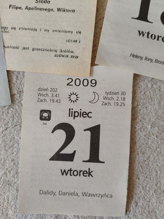 Oryginalna kartka z kalendarza rok od 1977 do 2025