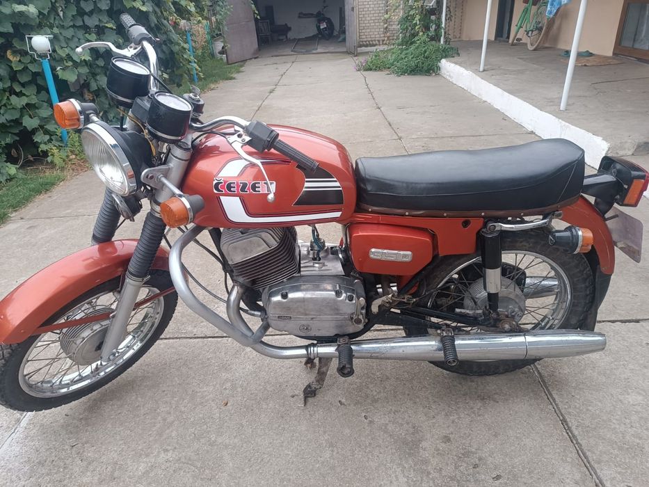 Cezet 350 6v 1976 року випуску.