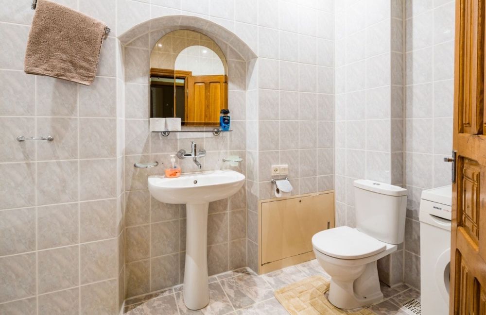 Шукаю сусідку у прохідну кімнату, центр