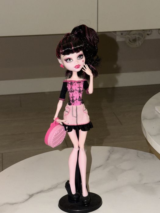 Продам Monster high Дракулаура Скариж