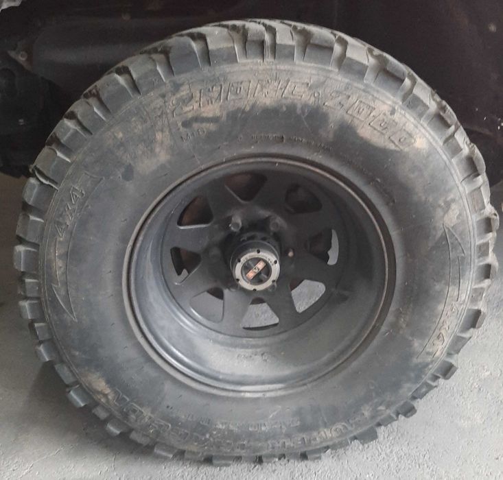 4 Pneus Usados 31-10.5 R15