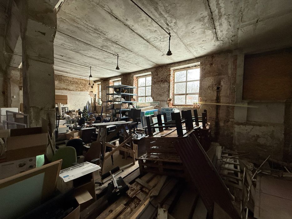 Продаж комерційного приміщення 113,9 м² у зручній локації під ремонт