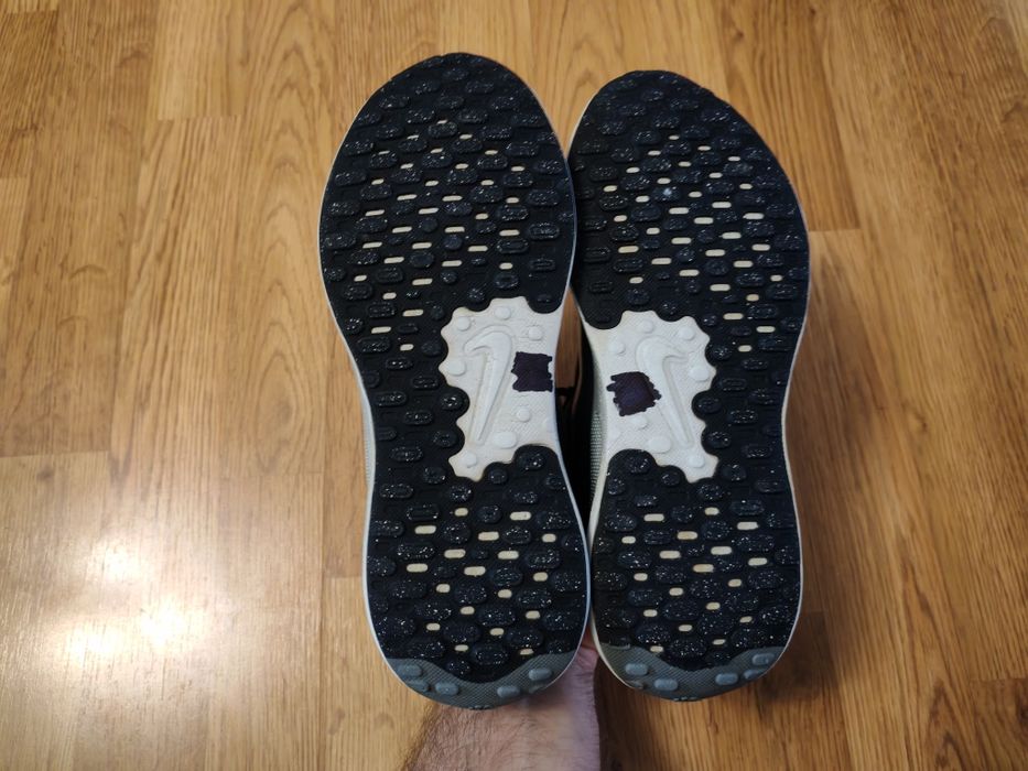 Кроссовки Nike Revolution 7