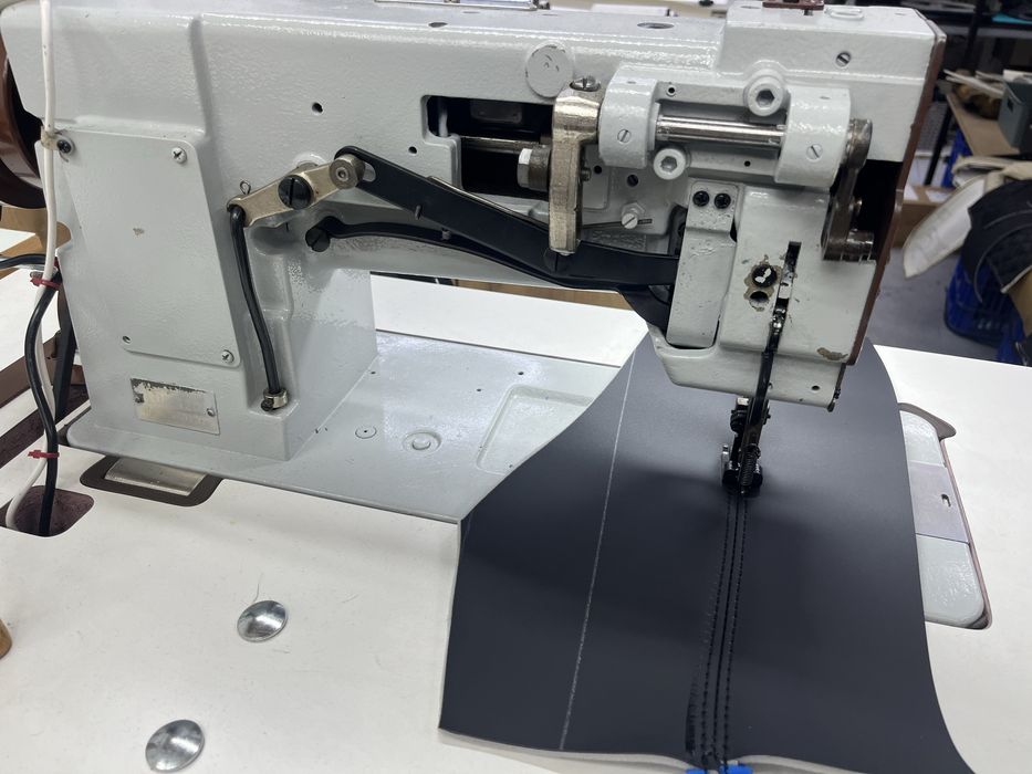 Maquina de costura triplo arrasto de 2 agulhas