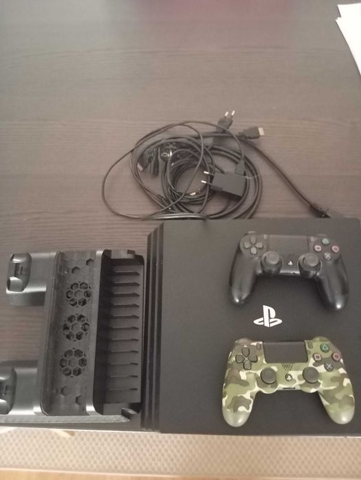 Ps4 pro 1T estado completamente bom com caixa