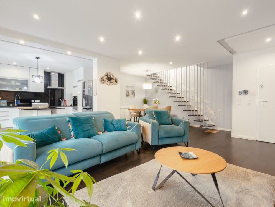 T2+2 Duplex na Condados - Como Novo, com Garagem Dupla