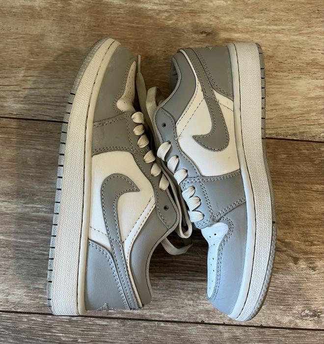Кросівки Nike air стильні і зручні.