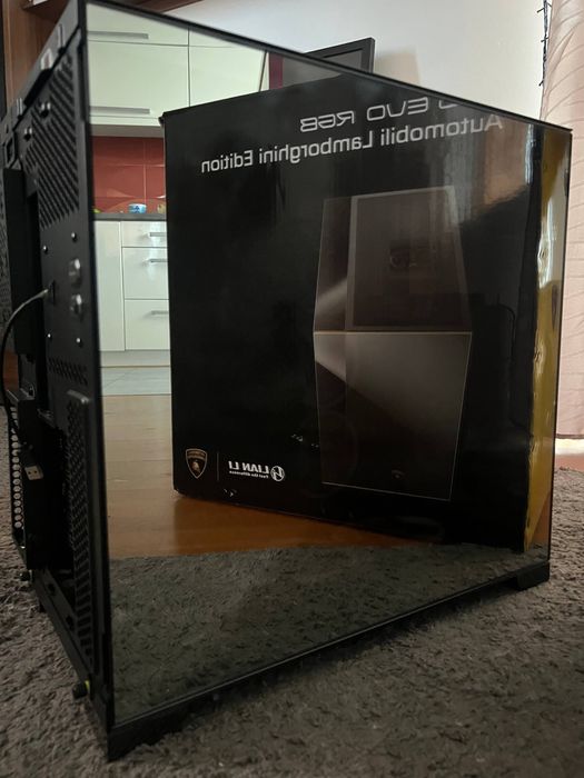 Lian Li O11D EVO RGB Lamborghini Edition + 6x Corsair QL120 RGB