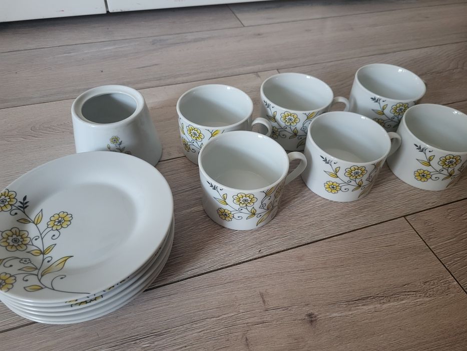Filiżanki 6 sztuk plus cukierniczka