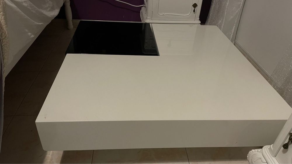 Black and White Medium Table64750569528963120